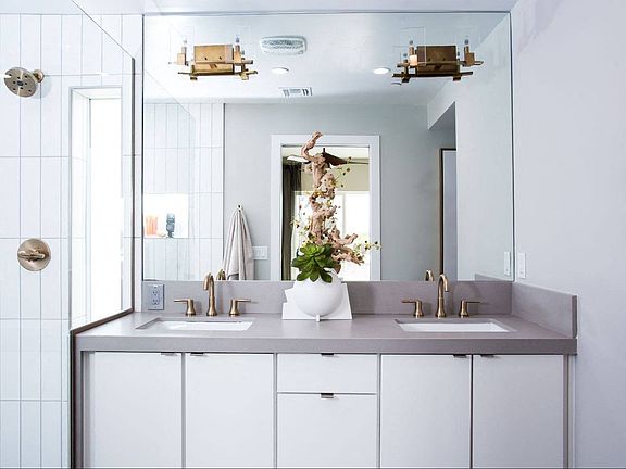 Clean Sophisticated Bathrooms