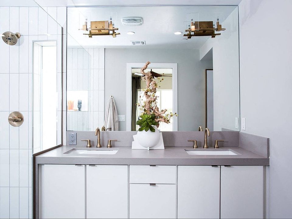 Clean Sophisticated Bathrooms