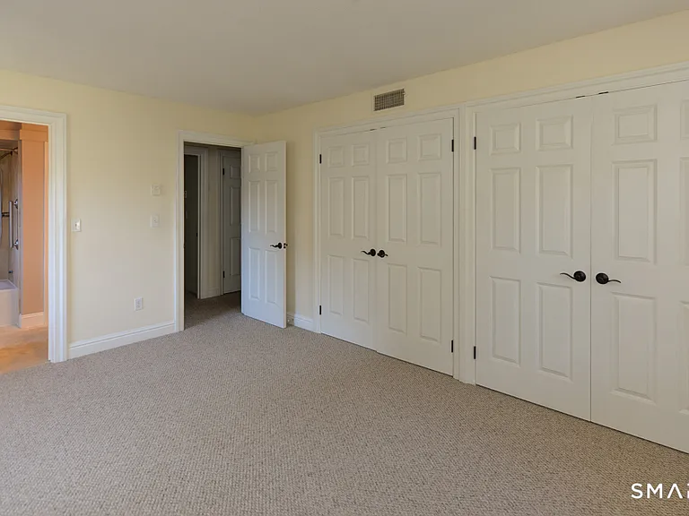 986 Heritage Vlg #A — Photo 8