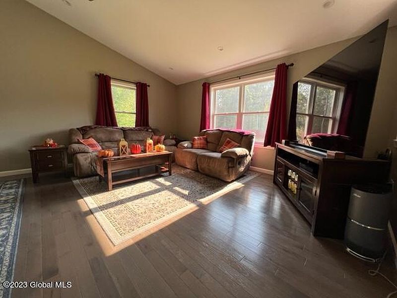 5th image of 934 Ridge Road