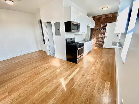 Rented by Papp Realty | media 2