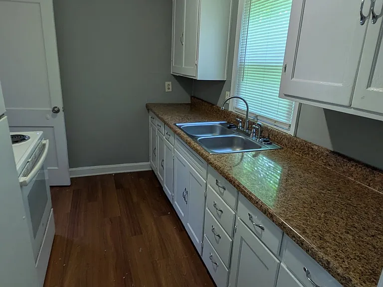 3213 S Ash Ave — Photo 2