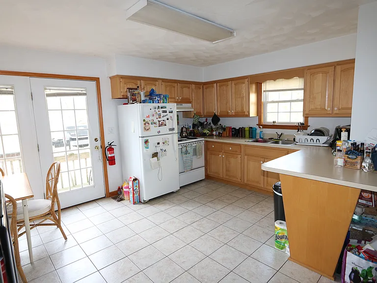 871 Willard St — Photo 5