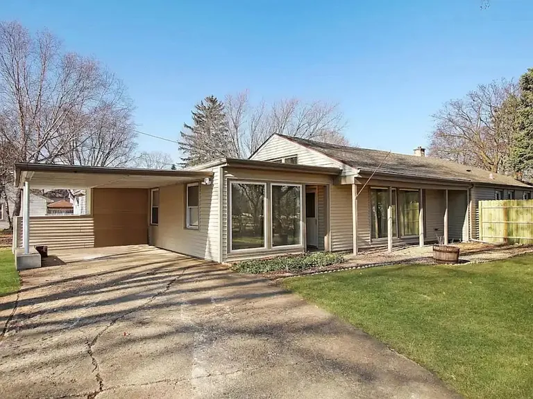 841 E Rockland Rd — Photo 36