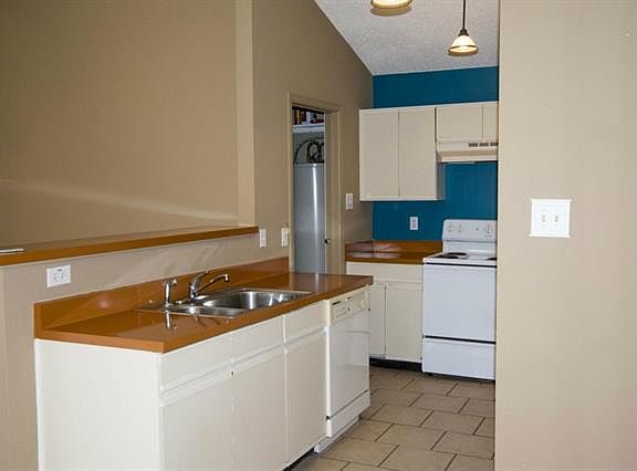 5th image of 330 Teakwood Ln