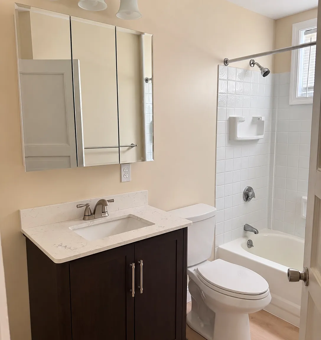 3 bed, 1100 sqft, $2,100 — Photo 3