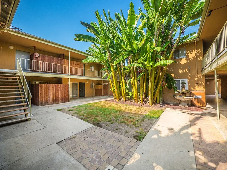 20353 Saticoy St — Photo 79