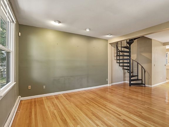 2nd image of 127 Kilsyth Rd APT 3