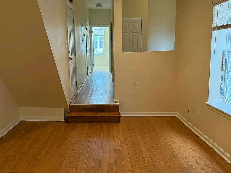 1928 W Diamond St #2 — Photo 8