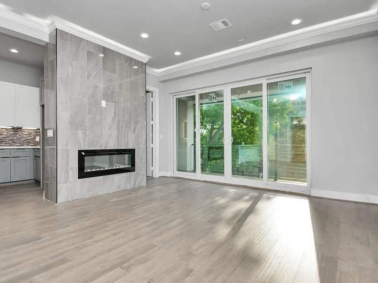 1320 Eberhard St — Photo 13