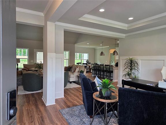 5th image of 330 Meadows Dr