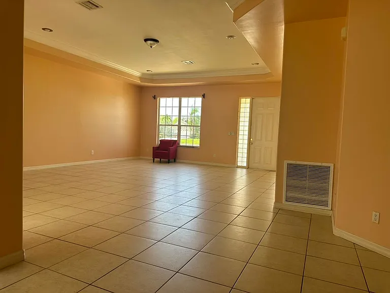 Living room(Unfurnished)