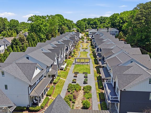 3rd image of 1822 Commons Cir