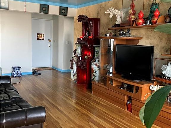3rd image of 850 Howard Ave APT 6J