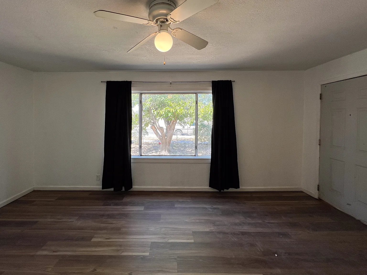 3 bed, 1.5 bath, 1100 sqft, $1,100 — Photo 4