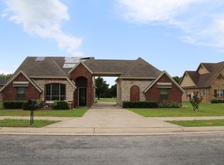 1802 High Point Dr, Pilot Point, TX 76258