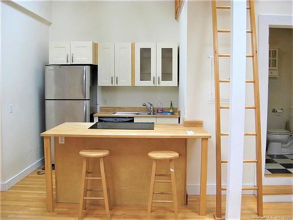 3rd image of 7 Hillcrest Dr Unit 5