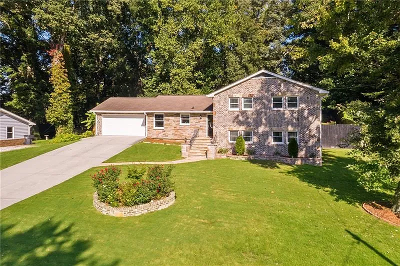 2807 Rosemont Dr photo 1