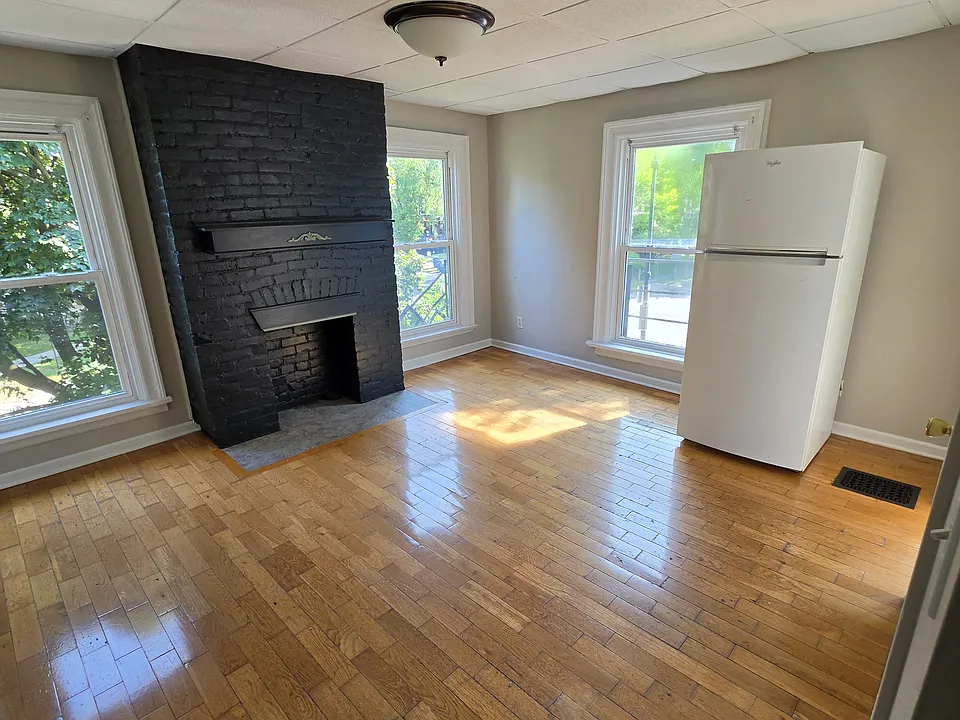 390 Richmond Ave #2