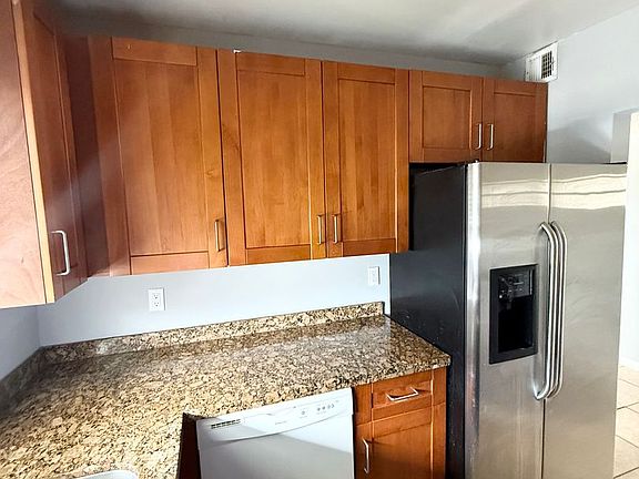 2nd image of 2519-2521 Pierce St #2521-06