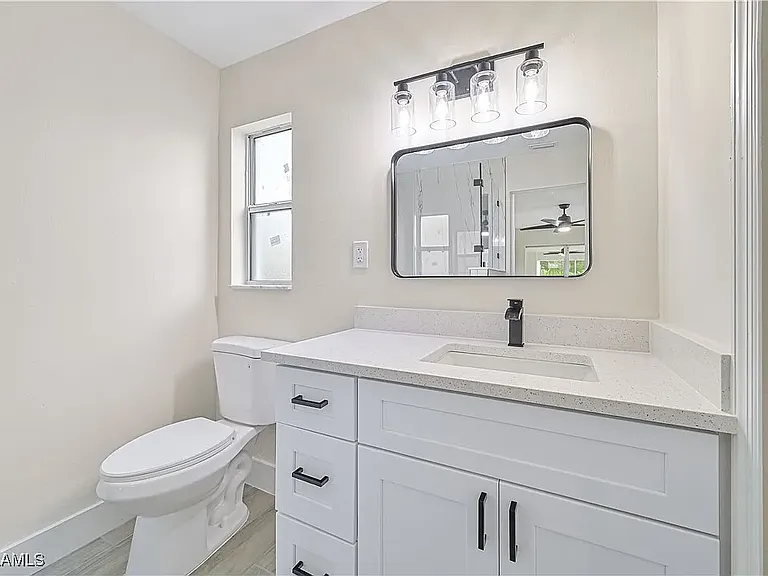 1608 Henry Ave — Photo 15