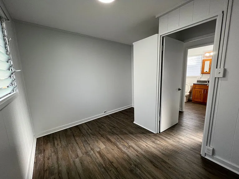 3046C Harding Ave — Photo 8