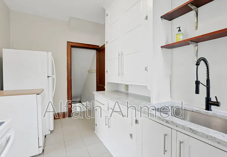 294 Wyandotte Ave — Photo 18