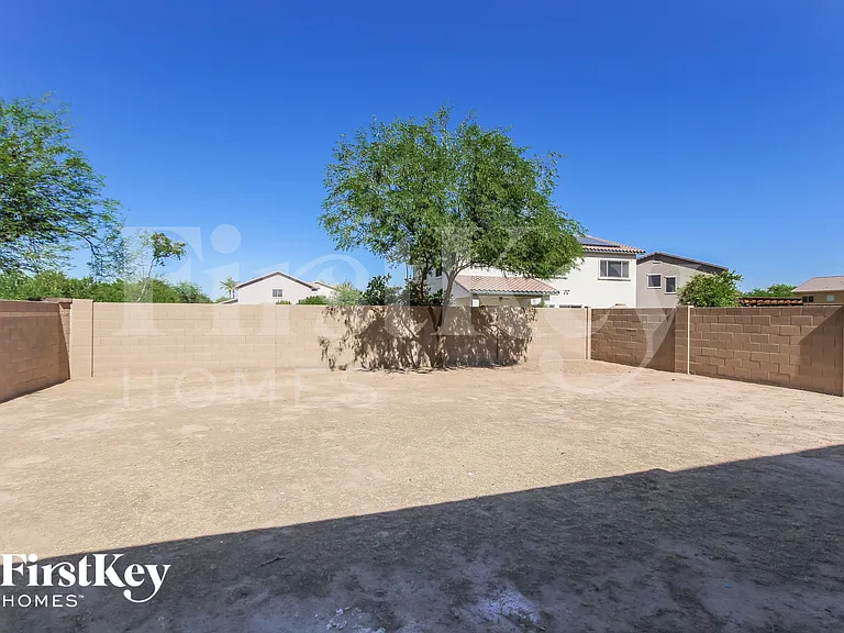 6724 S 49th Dr — Photo 15