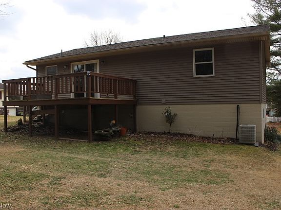 2nd image of 304 Woodview Cir