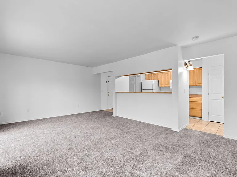 Vessey Park Apartments — Photo 11