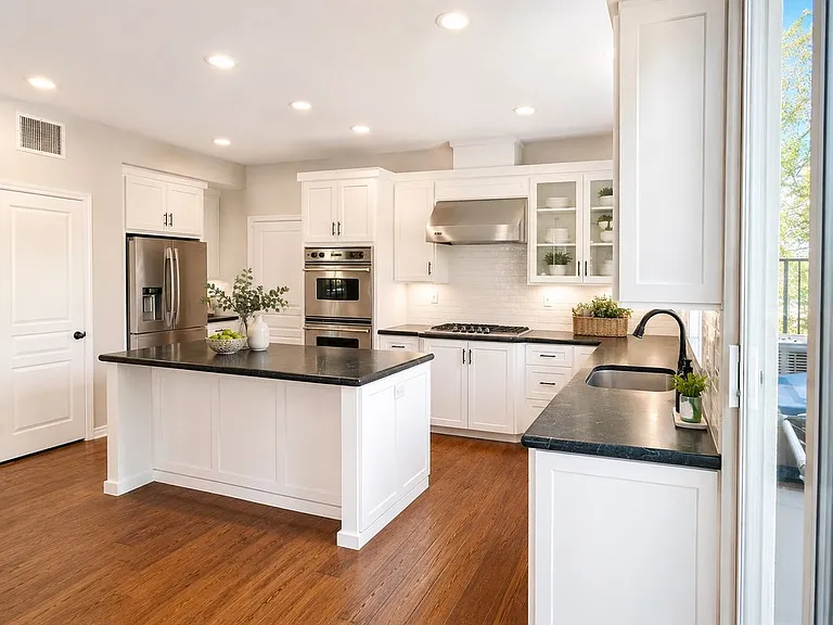 250 Napa Ct — Photo 3