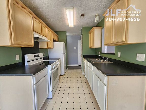 4th image of 4958 Astonshire Ln
