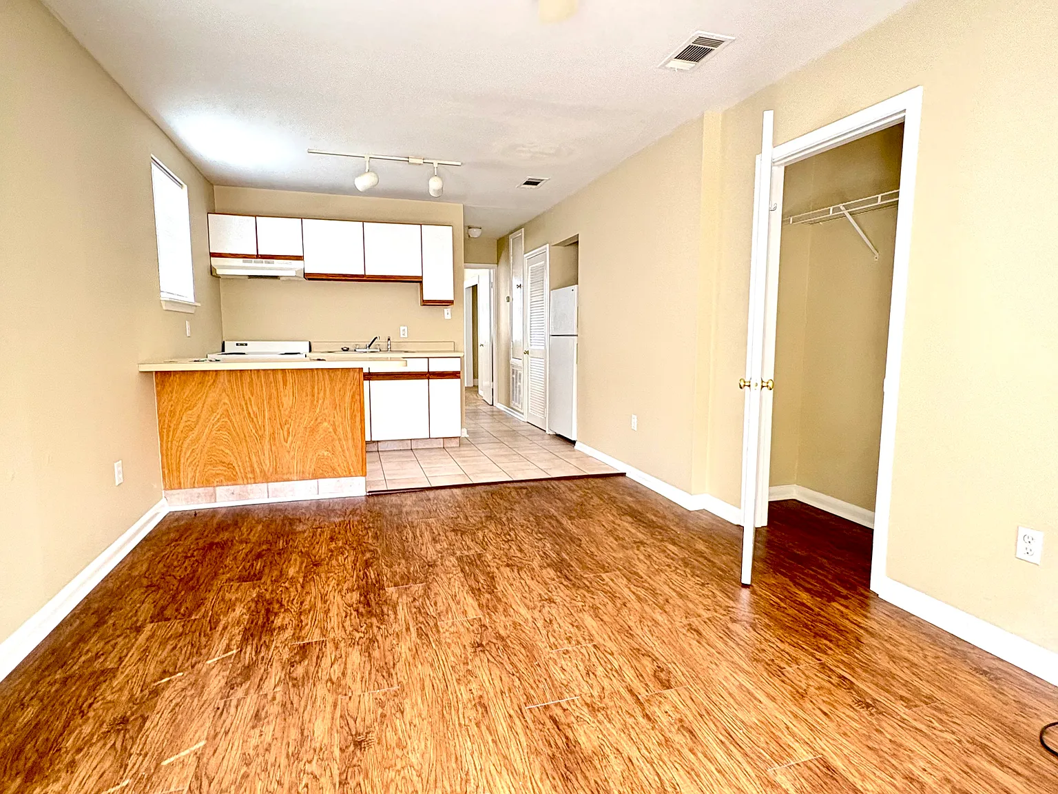 7737 Oak St — Photo 2