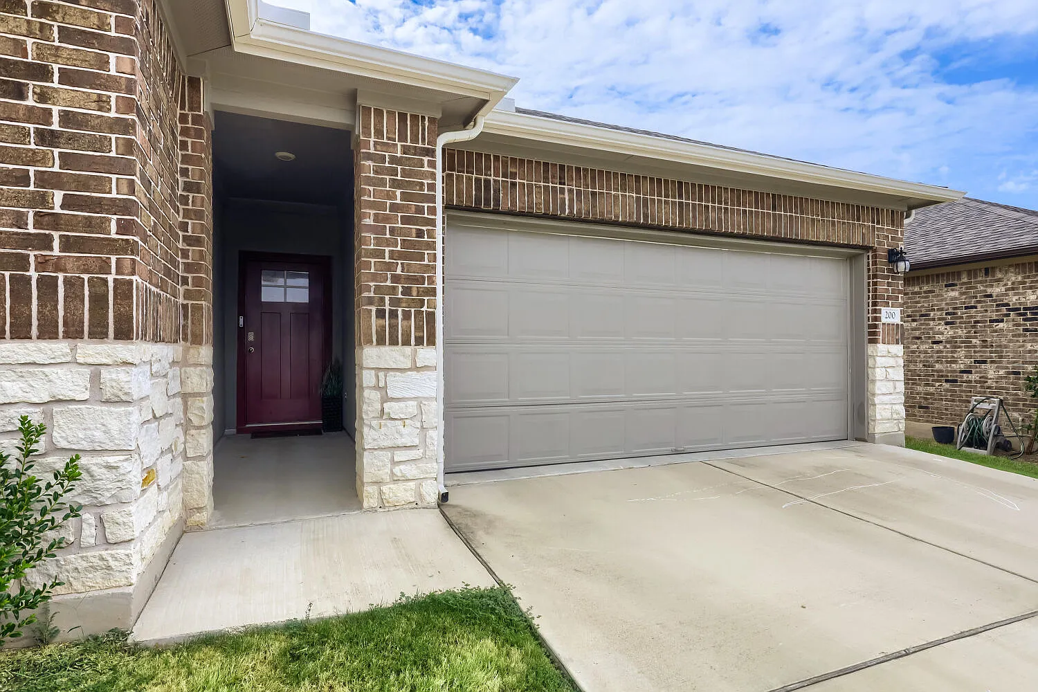4 bed, 1736 sqft, $2,450 — Photo 2
