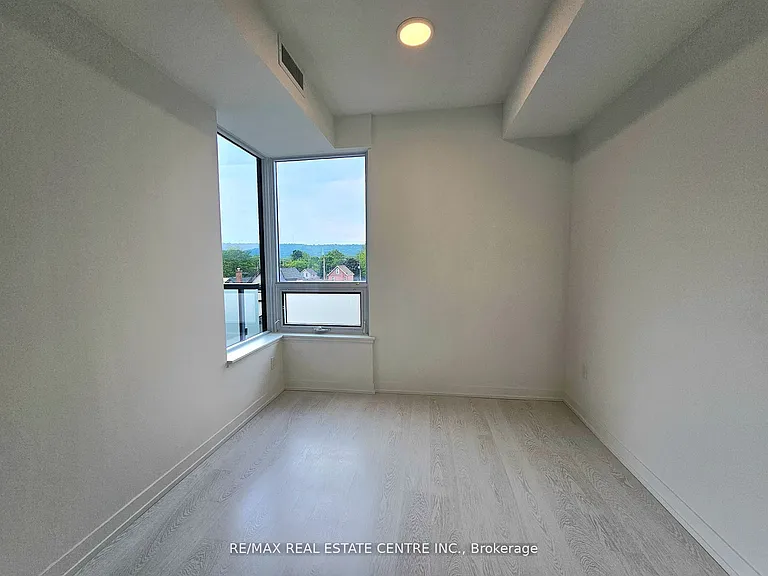 415 Main St W #401 — Photo 11