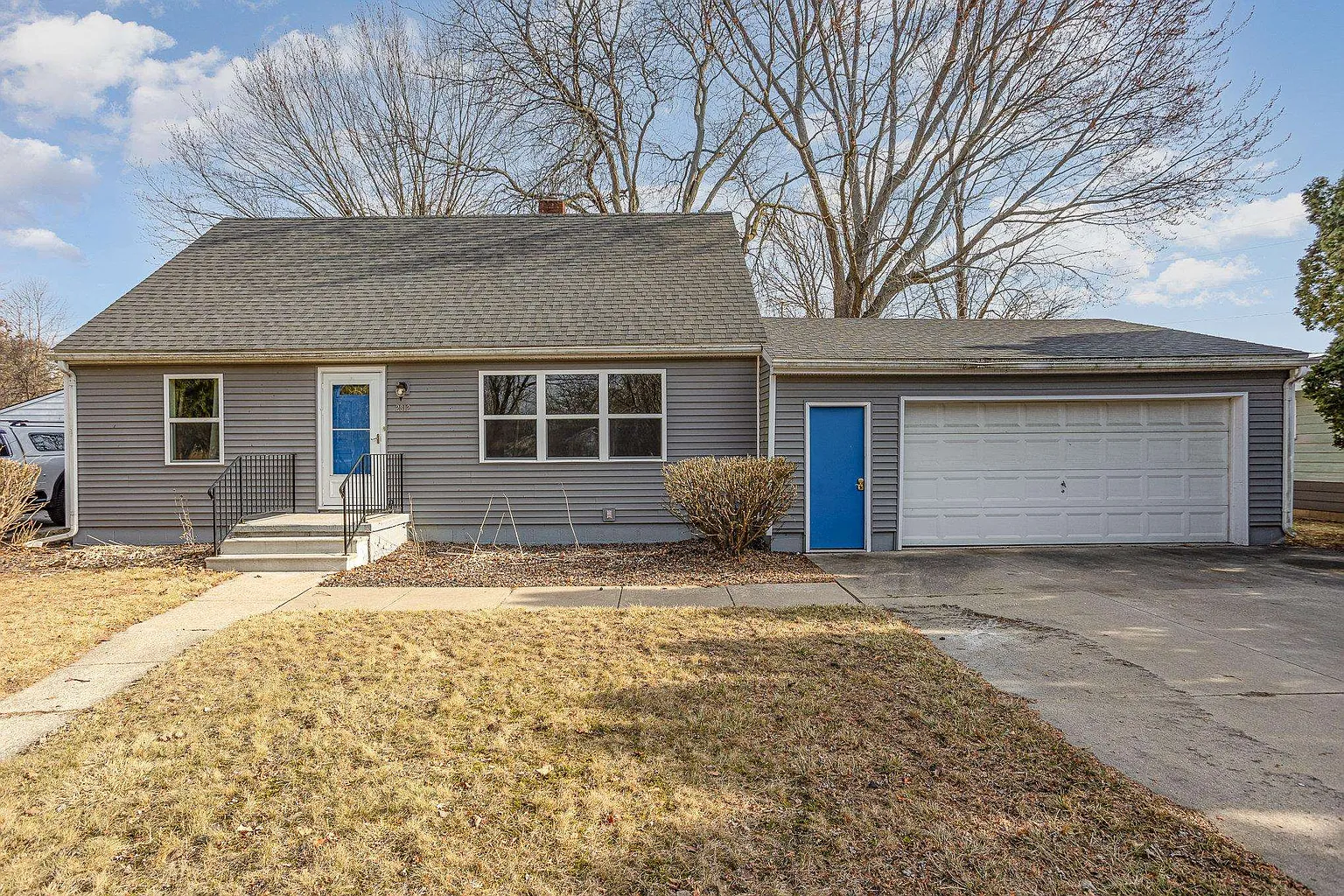 2812 Dartmouth Dr photo 1