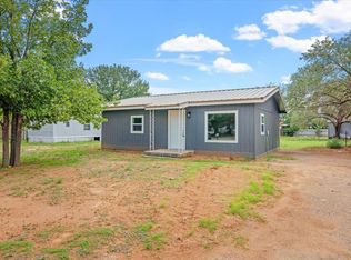 505 W Dogwood St, Denver City, TX 79323
