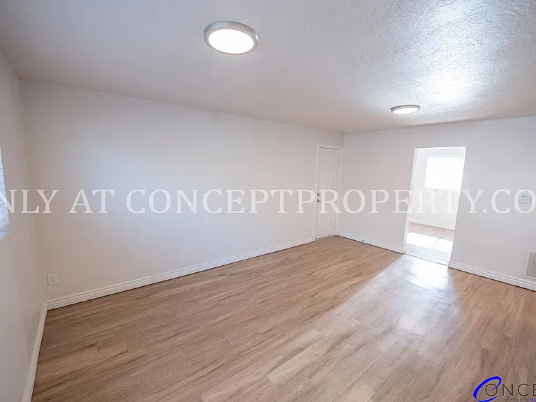 943-971 Chapel Dr — Photo 9