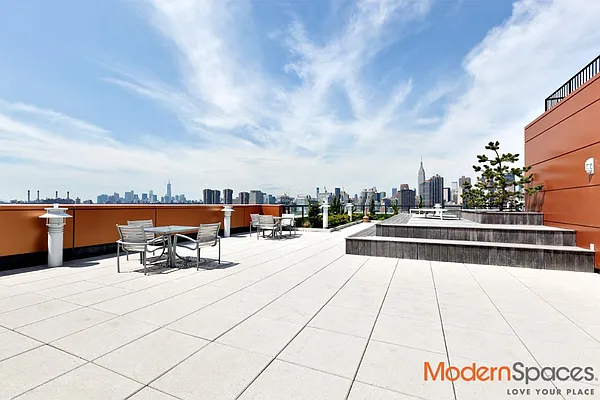 Sold by Modern Spaces | media 7