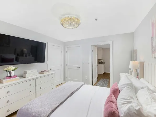 26 Avenue At Port Imperial image 26 of 38