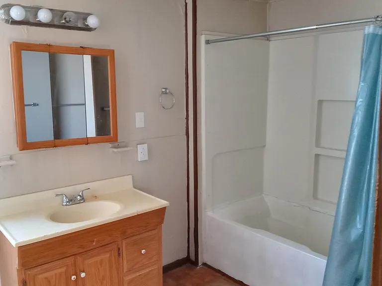 403 E Wallace Ave — Photo 16
