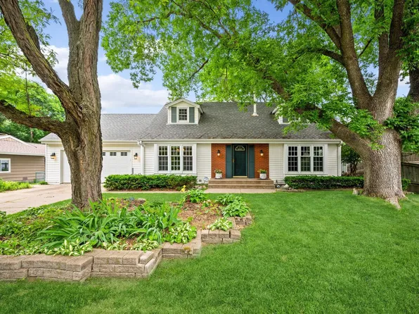 6621 Gleason Rd, Edina, MN 55439