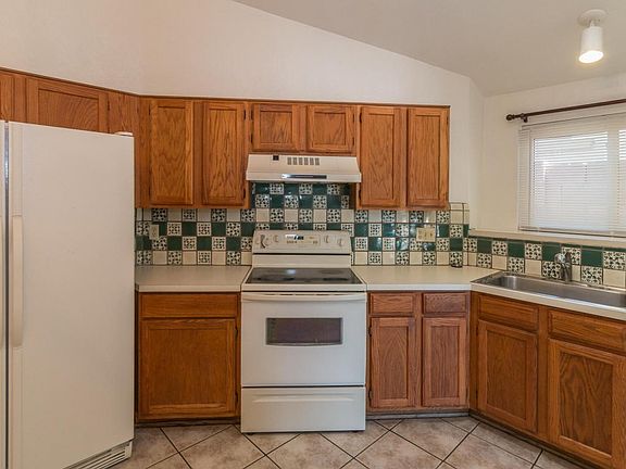 3rd image of 9336 N Monmouth Ct