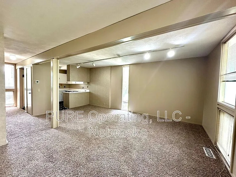 1631 N 109th Plz — Photo 22