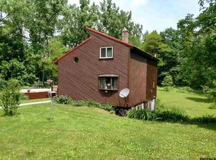 276 Lost Valley Rd, Amsterdam, NY 12010