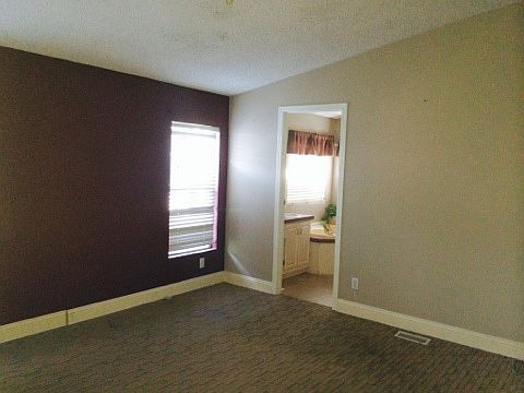 2nd image of 1925 E La Veta Ave Space 73