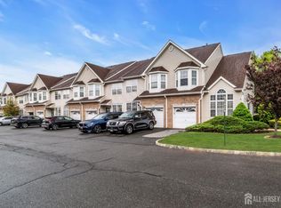 9 Stallion Ct, Somerset, NJ 08873