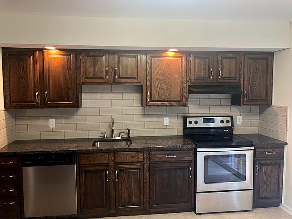 Granite Countertop, Stainless steel Appliances