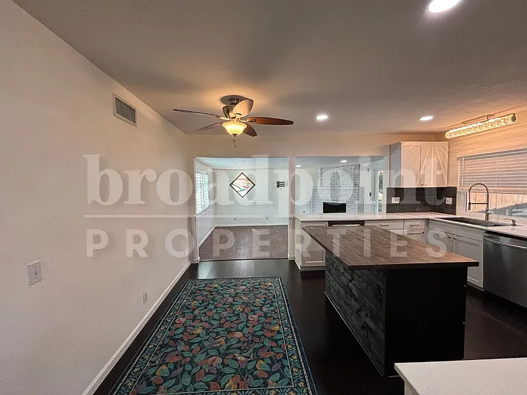 1515 Kent Ave — Photo 5