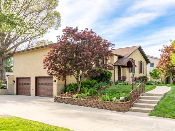 3806 Saint Andrews Dr, Fairborn, OH 45324